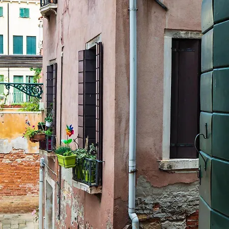 Love Island Venice-2