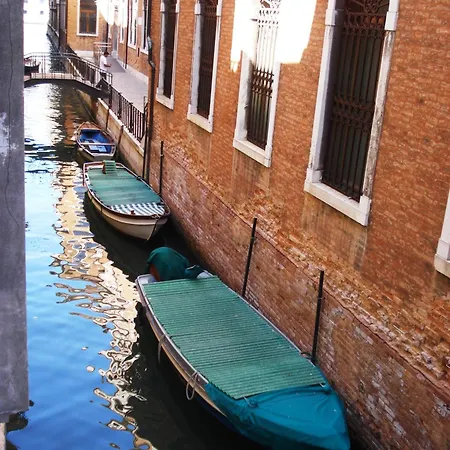 Love Island Venice-3
